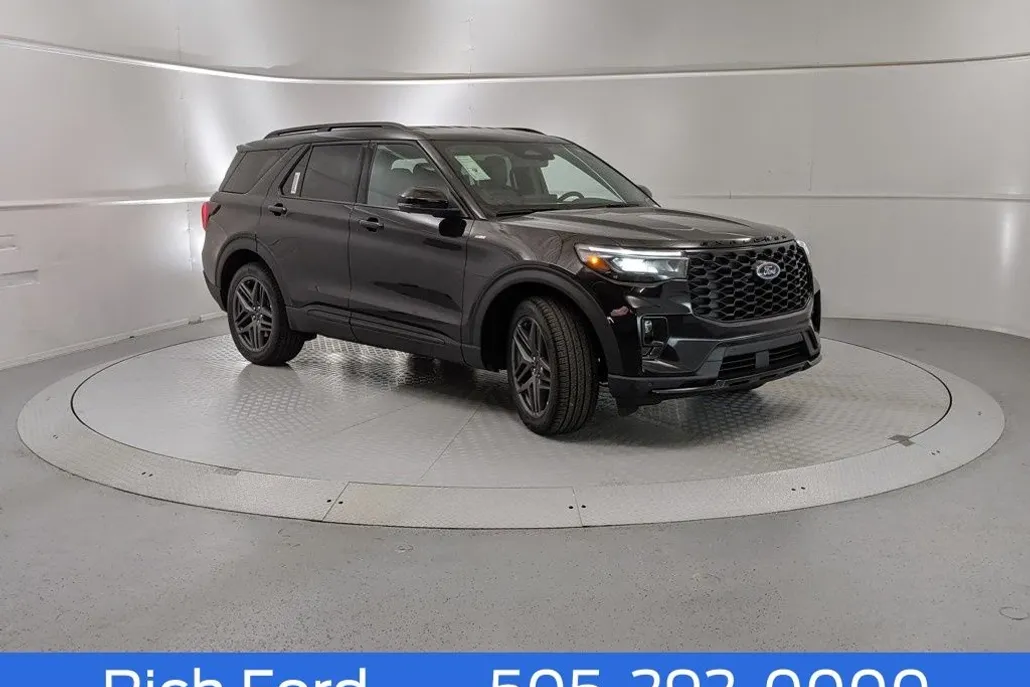2025 Ford Explorer ST-Line photo 1
