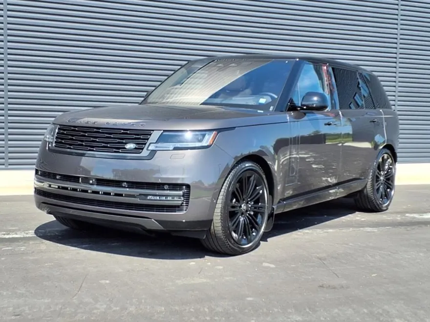 2023 Land Rover Range Rover SE photo 1