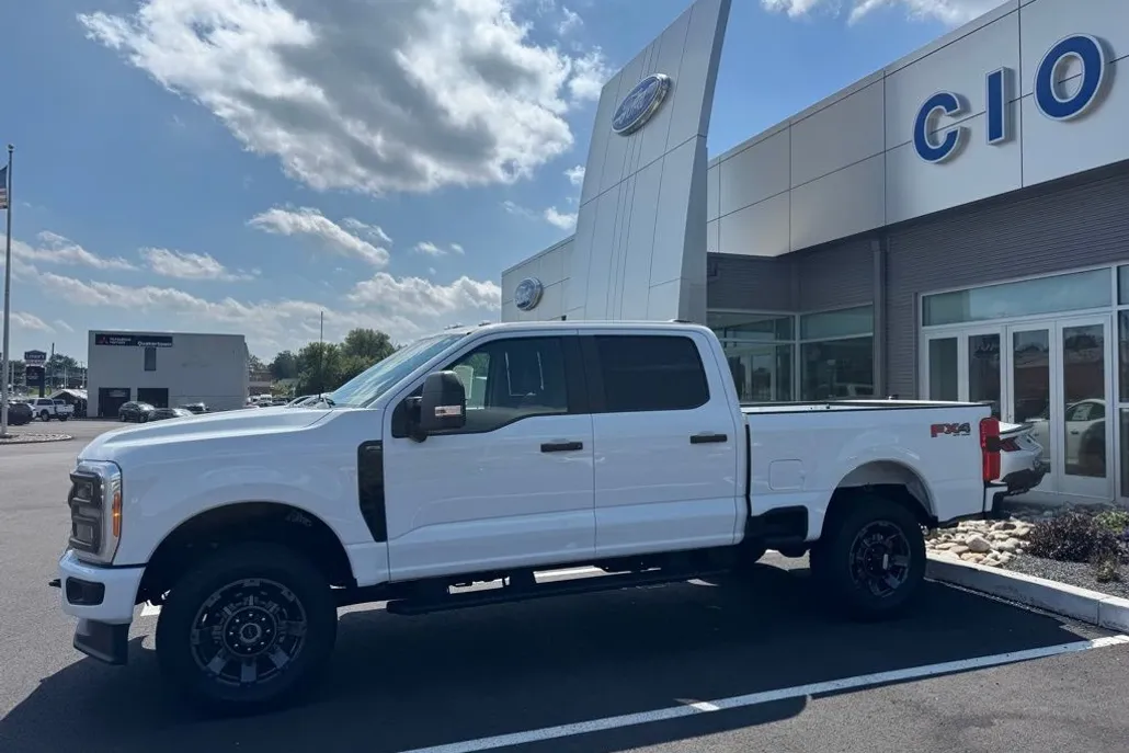 2023 Ford F-250 XL photo 1