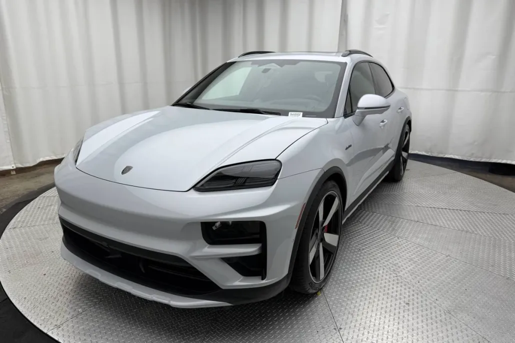 2025 Porsche Macan Turbo Electric photo 1