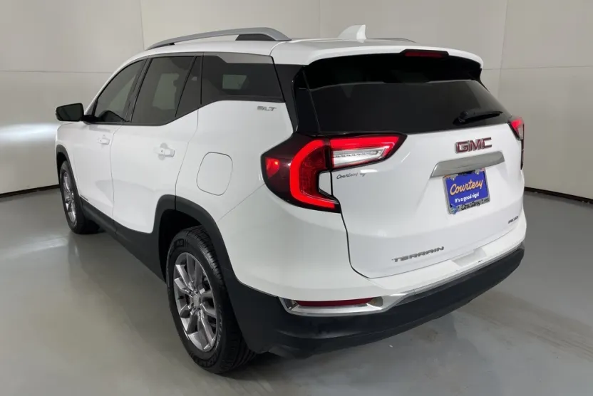 2024 Gmc Terrain SLT photo 1