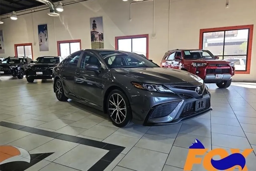 2021 Toyota Camry SE photo 1