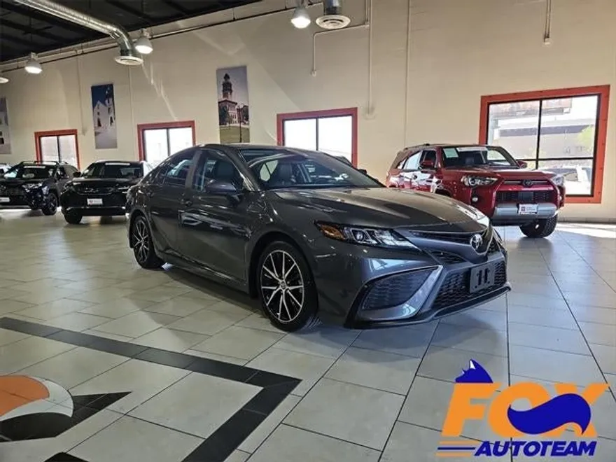 2021 Toyota Camry SE photo 1