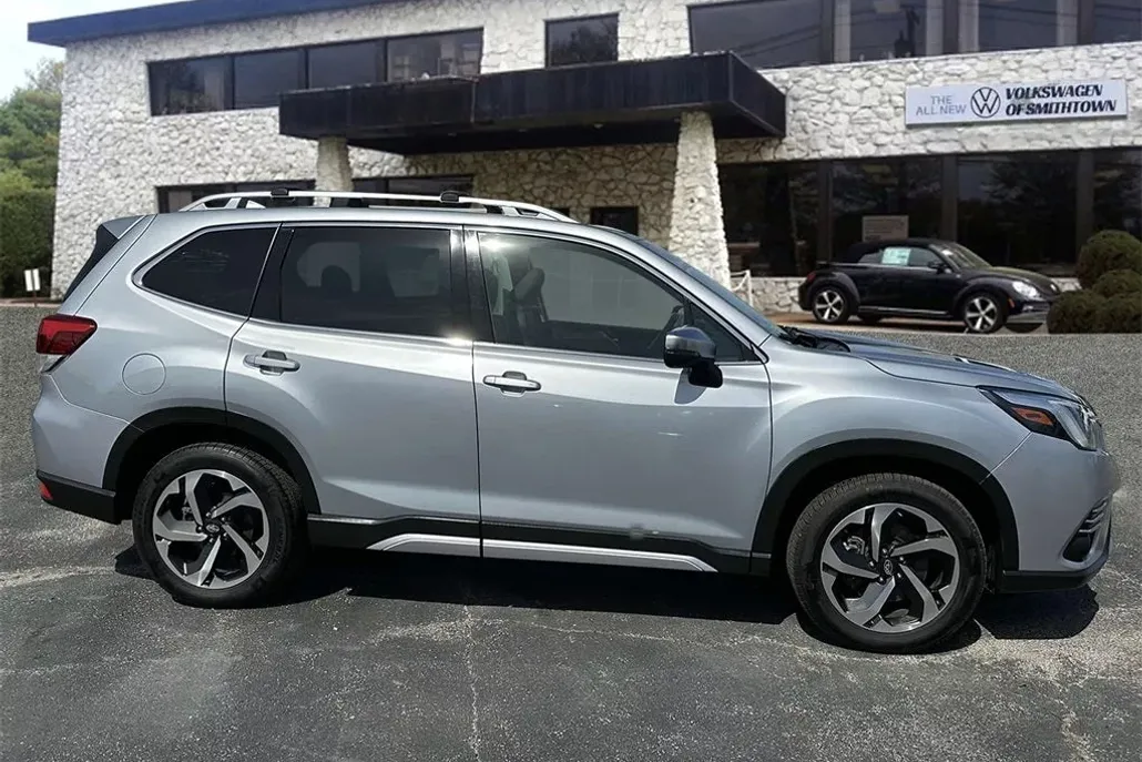 2022 Subaru Forester Touring photo 1