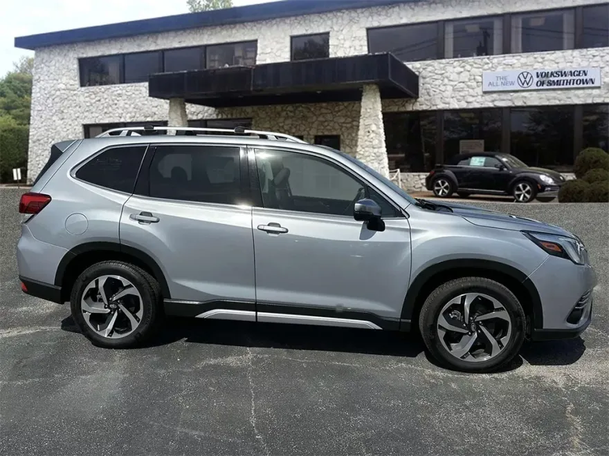 2022 Subaru Forester Touring photo 1
