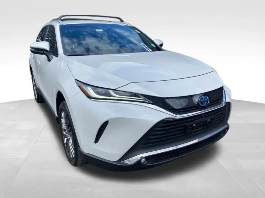 2023 Toyota Venza LE photo 1
