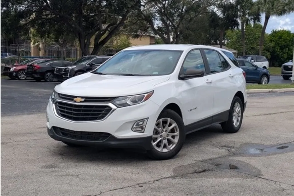 2021 Chevrolet Equinox LS photo 1