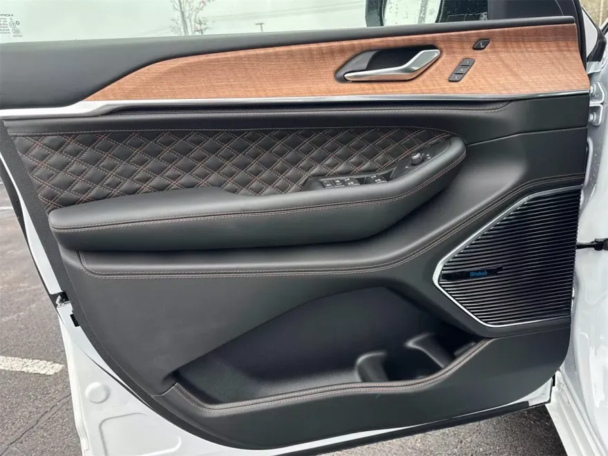 2025 Jeep Grand Cherokee L Summit photo 23