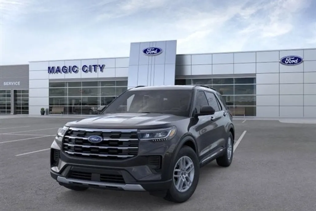 2025 Ford Explorer photo 1
