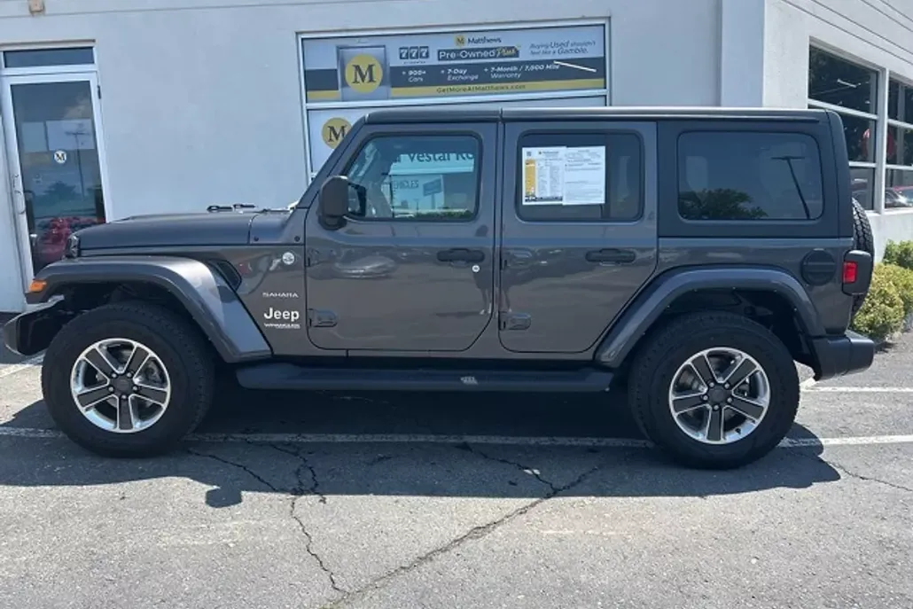2022 Jeep Wrangler Unlimited Sahara photo 1