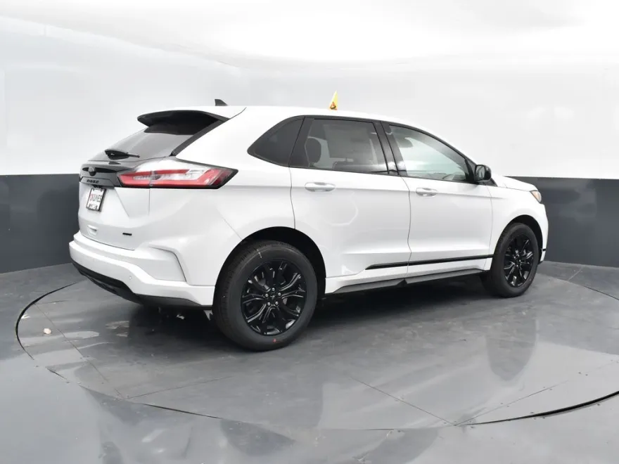2024 Ford Edge SE photo 1