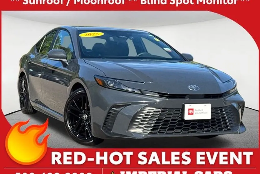 2025 Toyota Camry SE photo 1