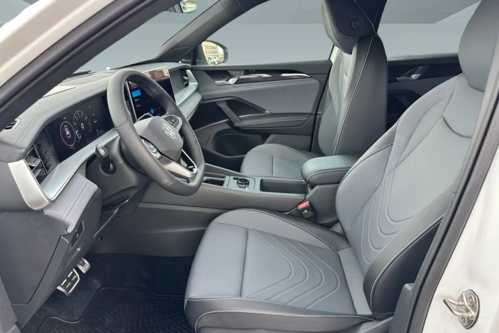 2025 Volkswagen Tiguan SE R-Line Black photo 1