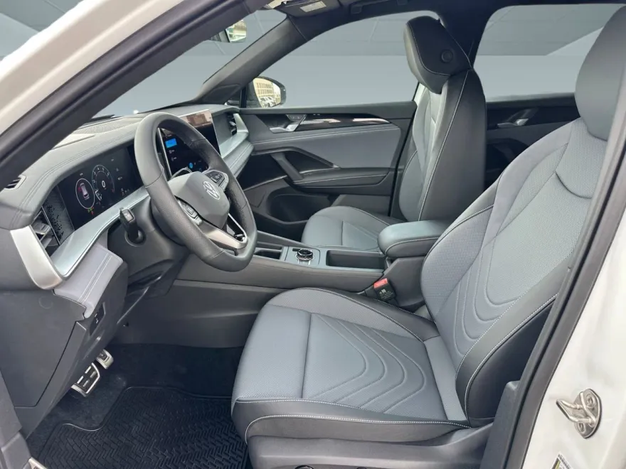 2025 Volkswagen Tiguan SE R-Line Black photo 1