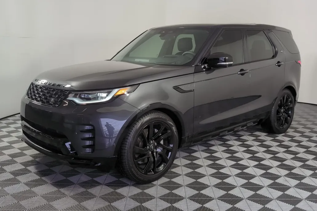 2024 Land Rover Discovery SE photo 1