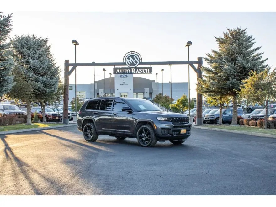 2022 Jeep Grand Cherokee Altitude photo 1