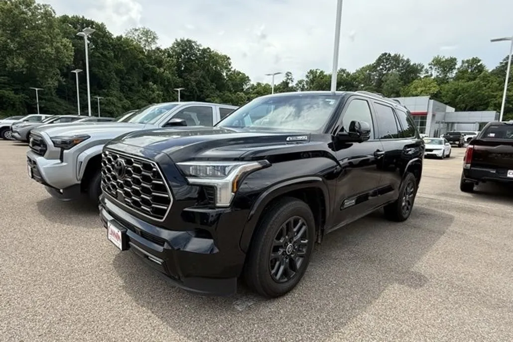 2024 Toyota Sequoia Platinum photo 1