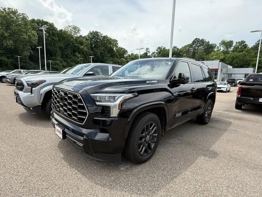 2024 Toyota Sequoia Platinum photo 1