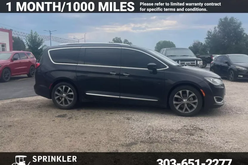 2017 Chrysler Pacifica Limited photo 1