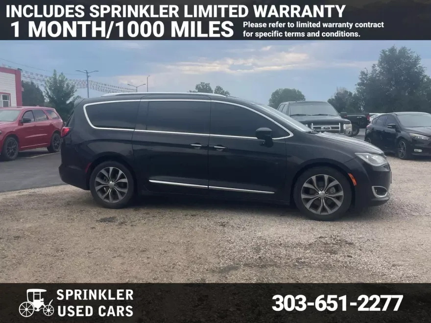 2017 Chrysler Pacifica Limited photo 1