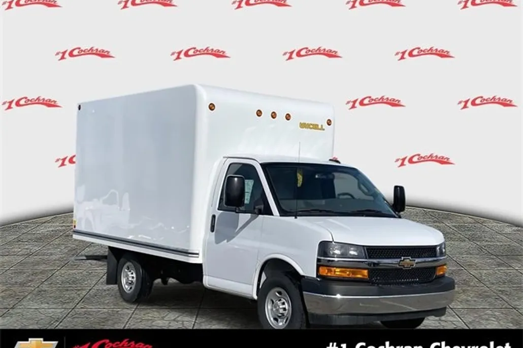 2024 Chevrolet Express Cutaway 3500 photo 1