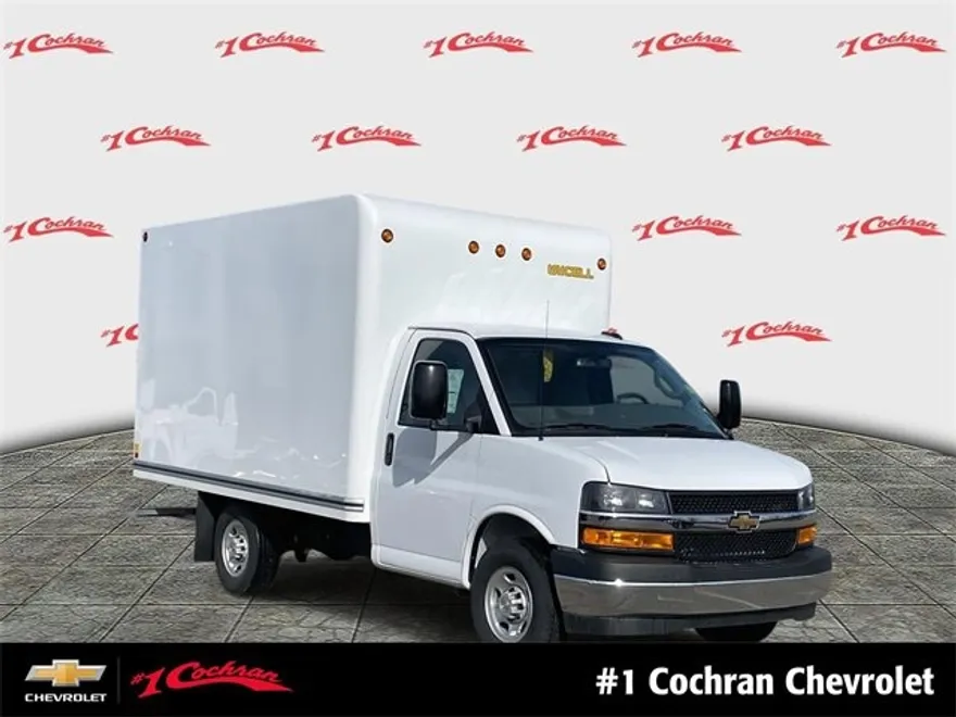 2024 Chevrolet Express Cutaway 3500 photo 1