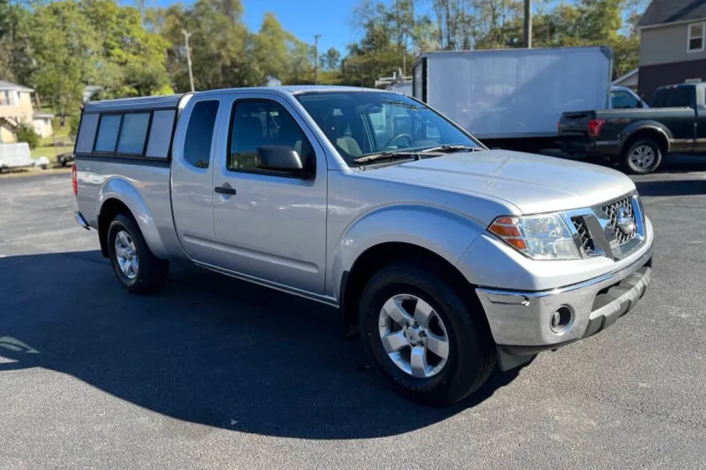 2010 Nissan Frontier SE photo 1
