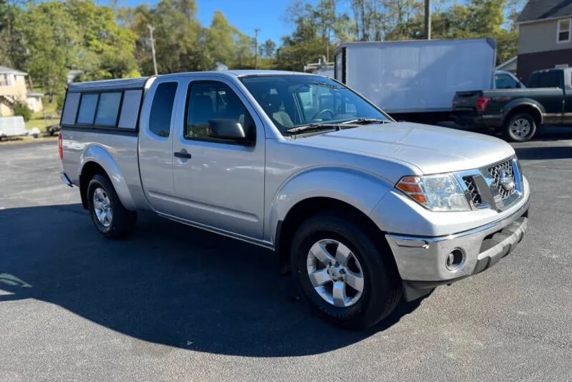 2010 Nissan Frontier SE photo 1