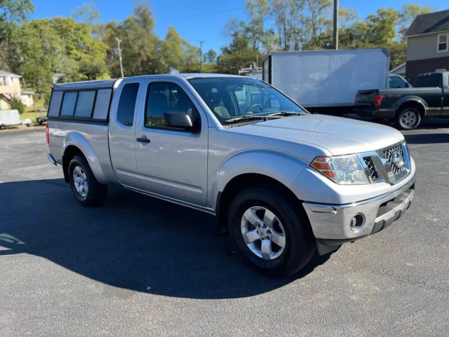 2010 Nissan Frontier SE photo 1
