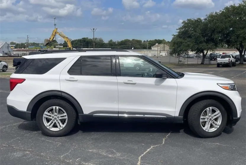 2021 Ford Explorer XLT photo 1