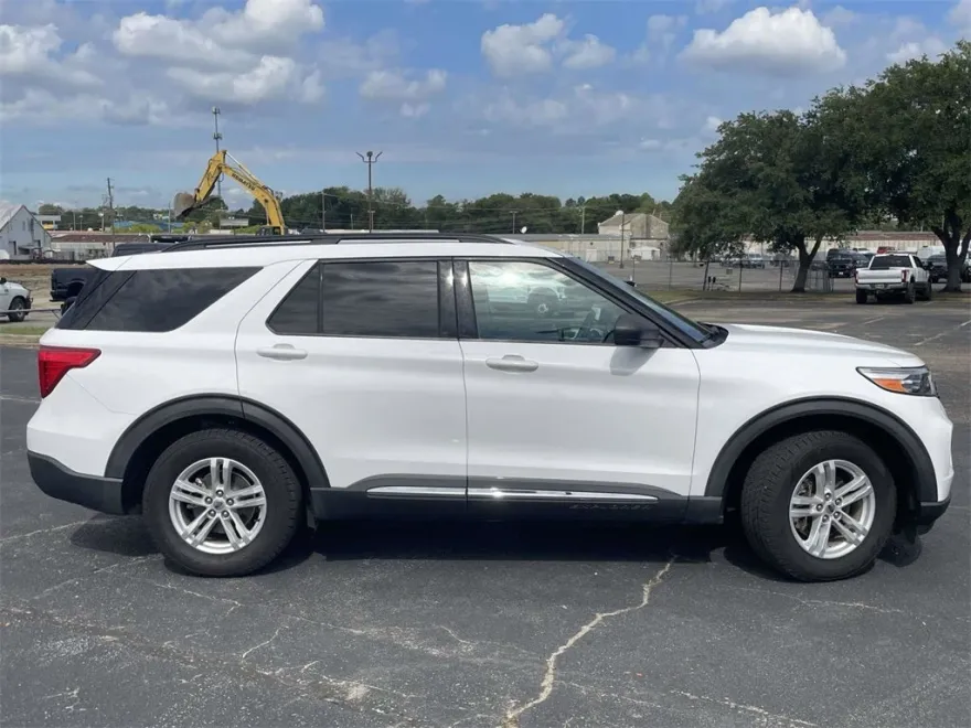 2021 Ford Explorer XLT photo 1