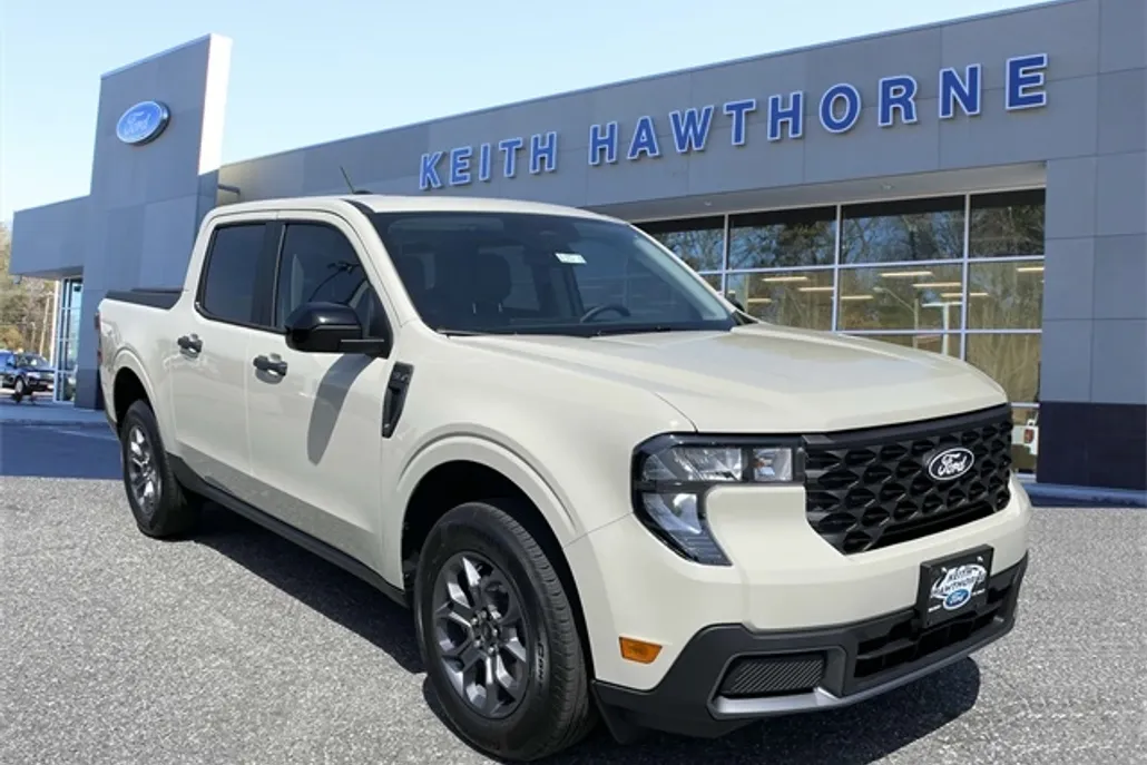 2025 Ford Maverick XLT photo 1