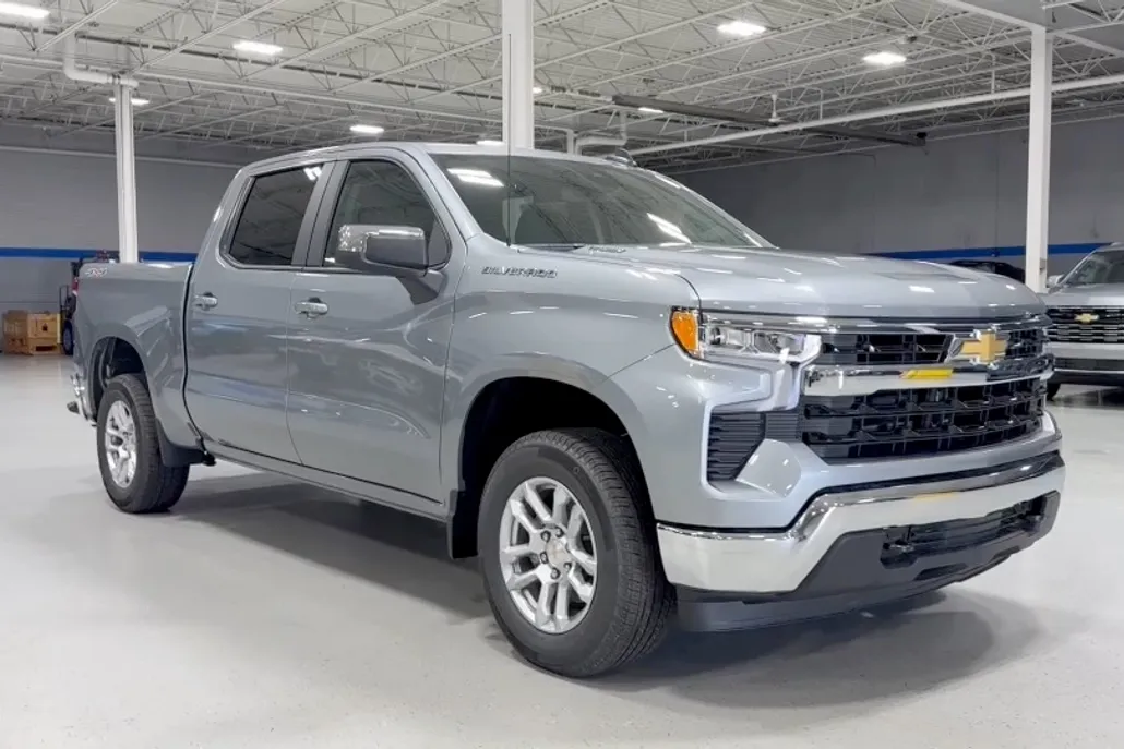2026 Chevrolet Silverado 1500 LT photo 1