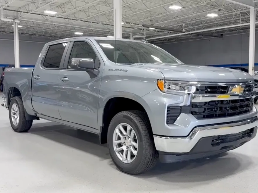 2026 Chevrolet Silverado 1500 LT photo 1