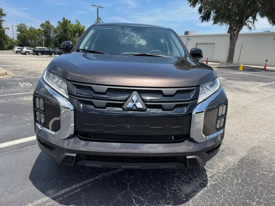 2025 Mitsubishi Outlander Sport LE photo 1