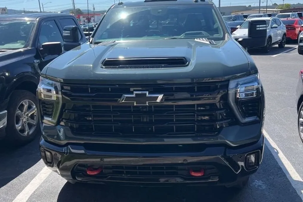 2025 Chevrolet Silverado 2500HD LTZ photo 1