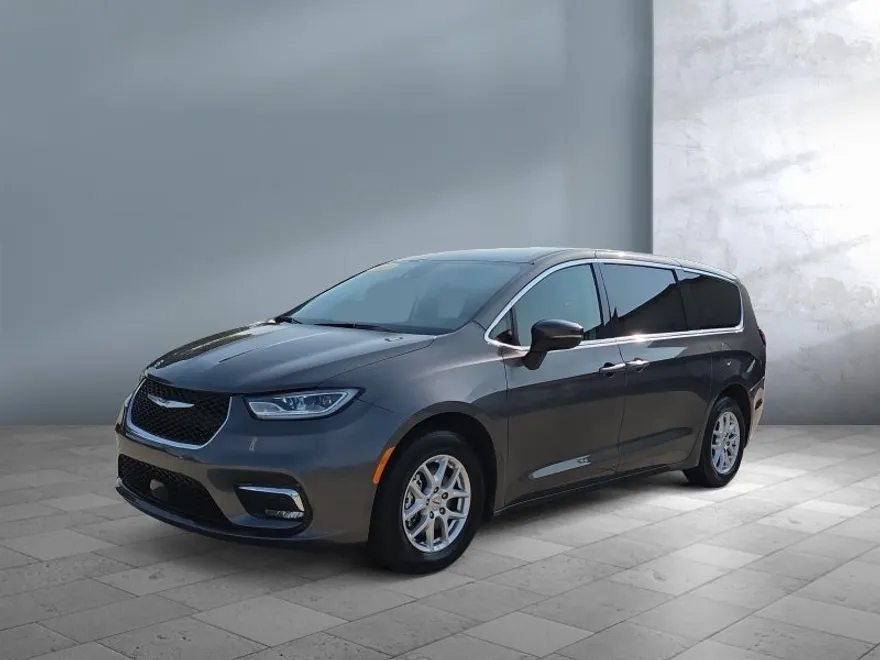 2023 Chrysler Pacifica Touring L photo 1