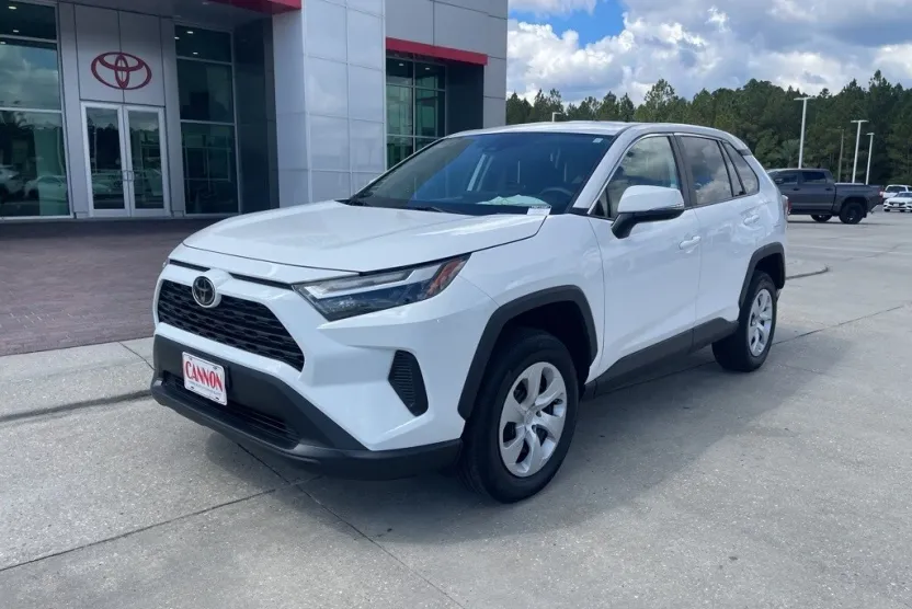 2024 Toyota RAV4 LE photo 1
