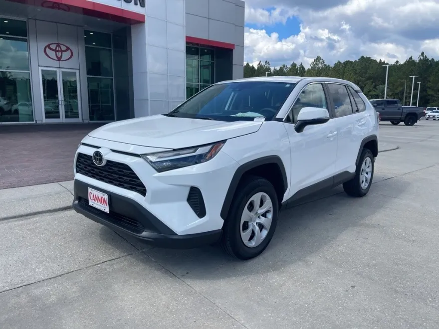 2024 Toyota RAV4 LE photo 1