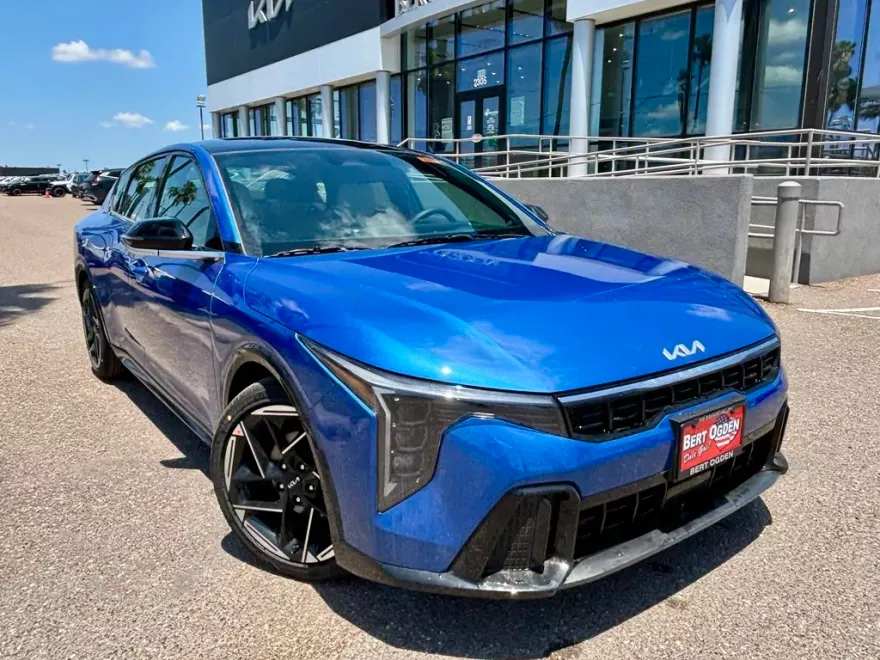 2025 Kia K4 GT-Line photo 1