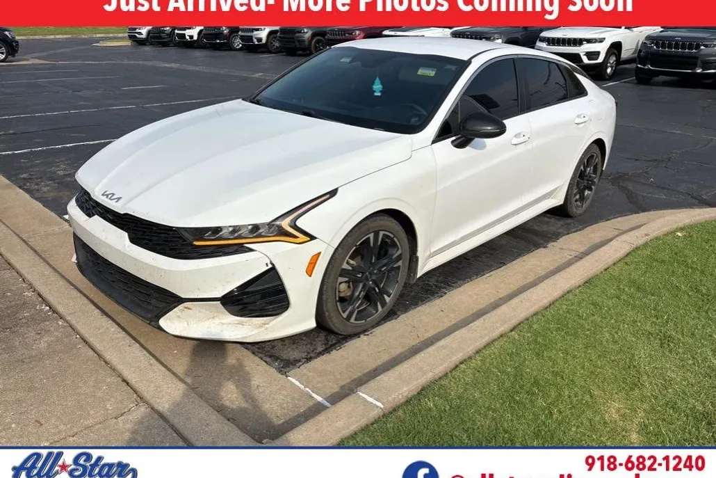 2022 Kia K5 GT-Line photo 1