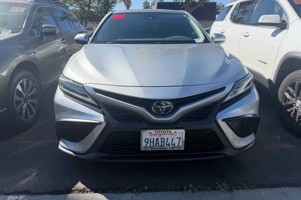 2023 Toyota Camry SE photo 1