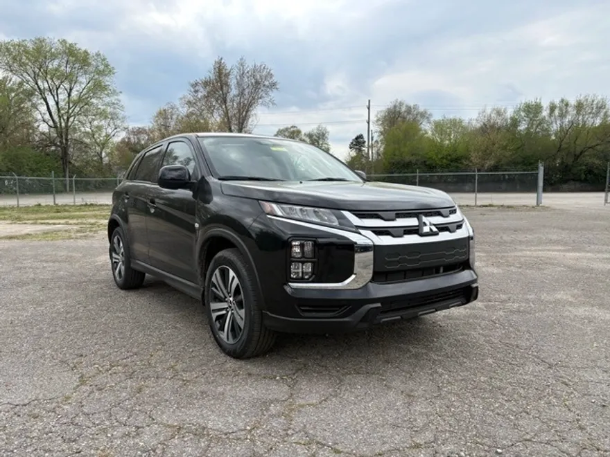 2025 Mitsubishi Outlander Sport ES photo 1