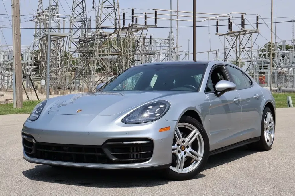 2022 Porsche Panamera 4 photo 1
