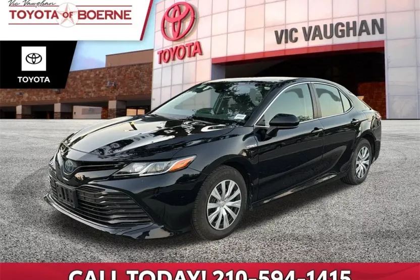 2020 Toyota Camry Hybrid LE photo 1