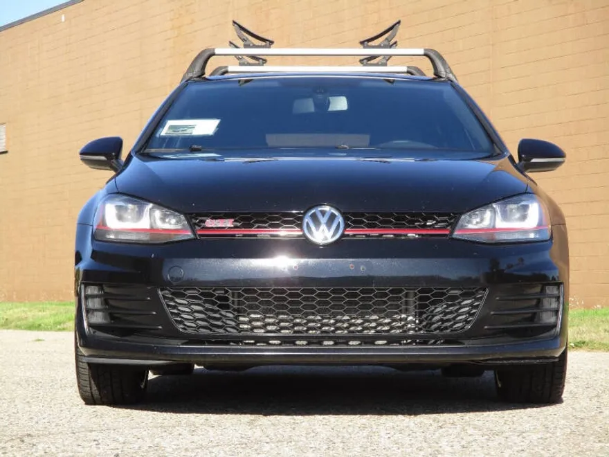 2017 Volkswagen Golf GTI SE photo 1