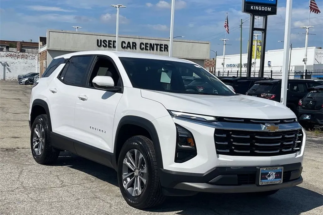 2026 Chevrolet Equinox LT photo 1