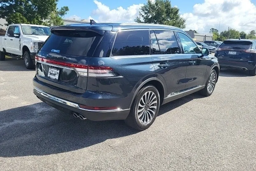 2022 Lincoln Aviator Reserve photo 1