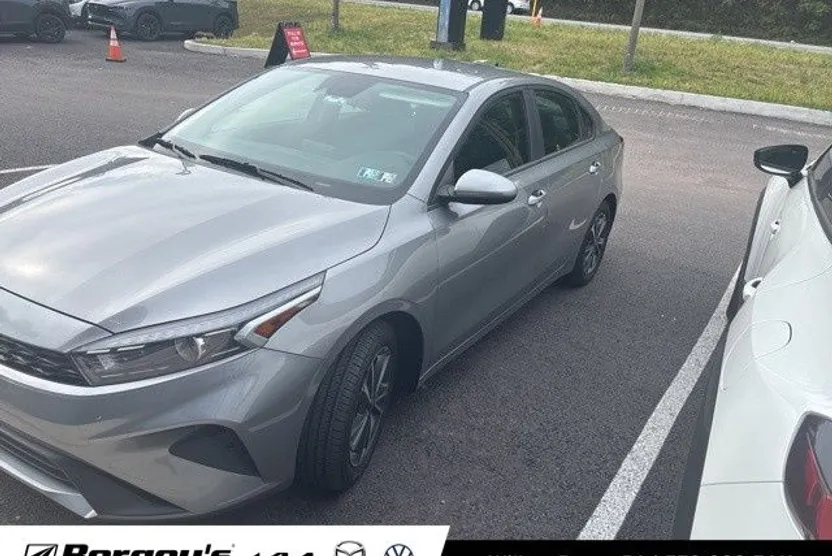 2023 Kia Forte LXS photo 1