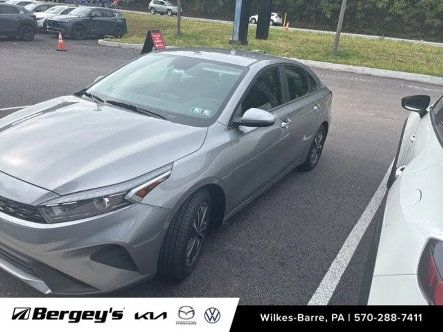 2023 Kia Forte LXS photo 1